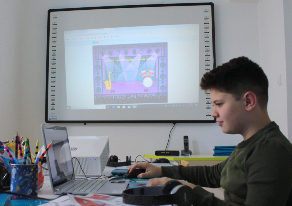 You are currently viewing Деца и користење на компјутери